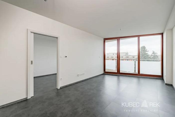 Pronájem bytu 2+kk, Sezimovo Ústí, náměstí Tomáše Bati, 52 m2