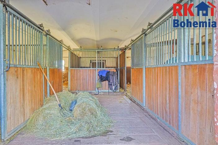 Prodej výrobních prostor, Břežany II, 3294 m2