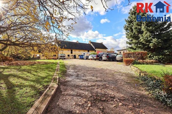 Prodej výrobních prostor, Břežany II, 3294 m2