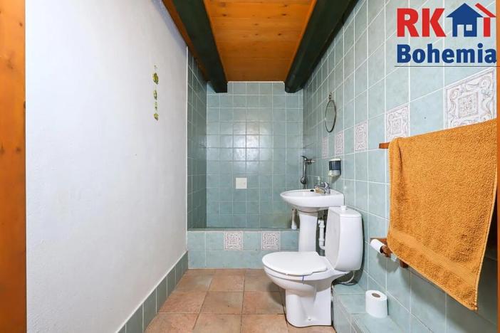 Prodej výrobních prostor, Břežany II, 3294 m2