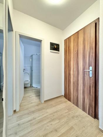 Pronájem bytu 2+1, Krnov - Pod Bezručovým vrchem, Seifertova, 30 m2
