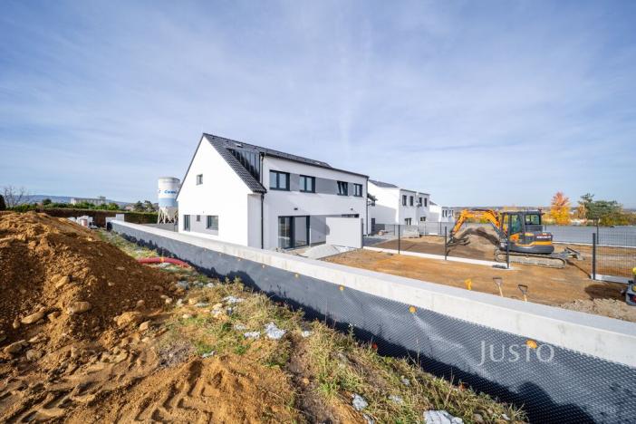 Prodej bytu 5+kk, Boršov nad Vltavou - Poříčí, Severní, 121 m2