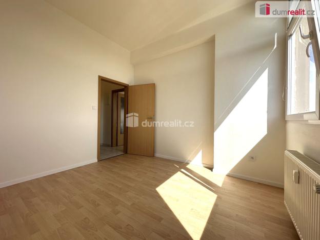 Pronájem bytu 2+kk, Zruč nad Sázavou, náměstí Míru, 35 m2