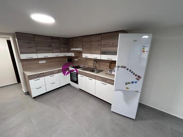 Pronájem rodinného domu, Charváty, 250 m2