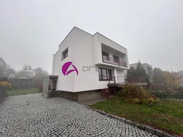 Pronájem rodinného domu, Charváty, 250 m2