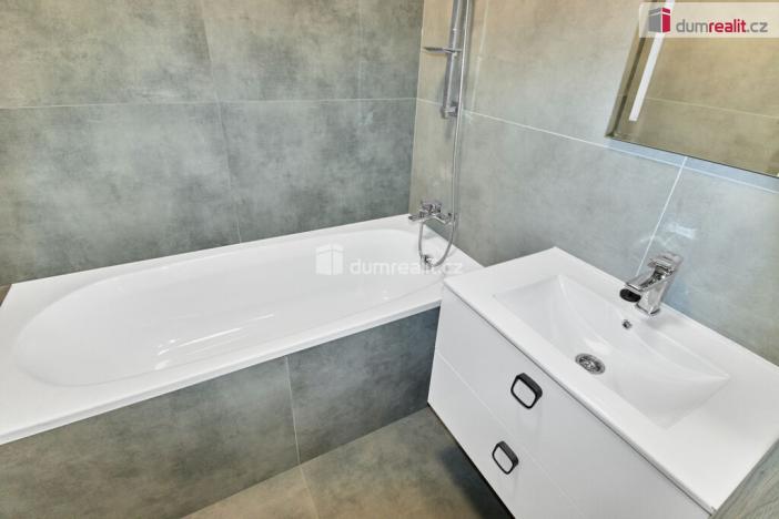 Prodej bytu 2+1, Ostrov, Mánesova, 69 m2