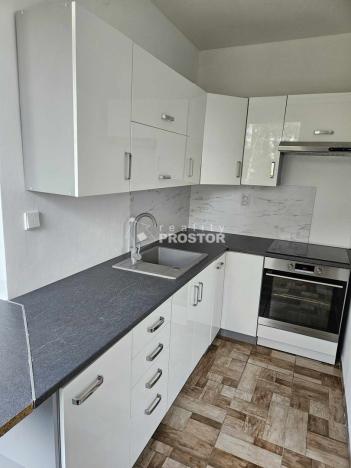 Pronájem bytu 3+1, Ústí nad Labem, Tolstého, 66 m2