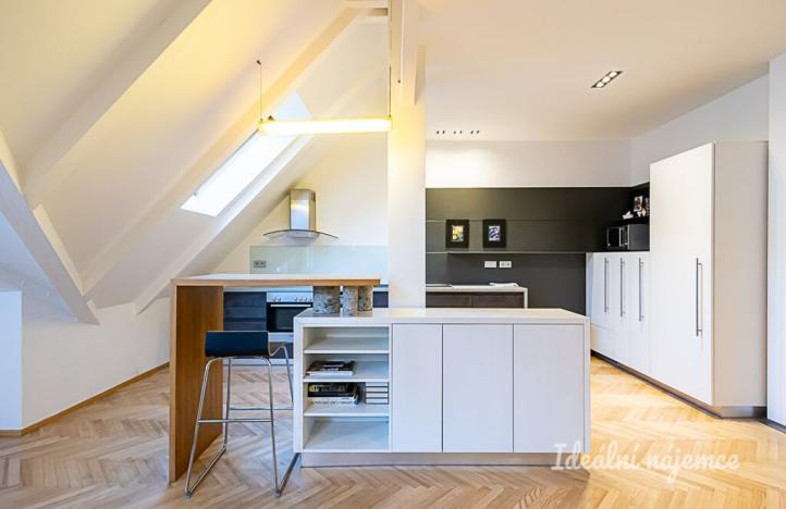 Pronájem bytu 3+kk, Praha - Staré Město, Valentinská, 114 m2