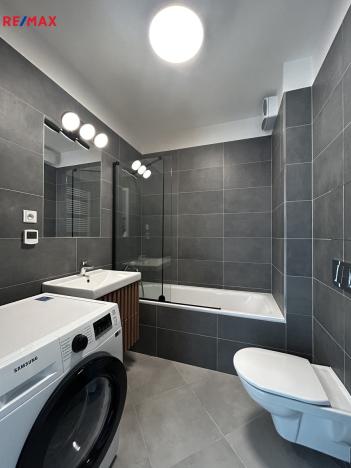 Pronájem bytu 2+kk, Praha - Karlín, U Sluncové, 56 m2