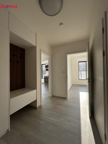 Pronájem bytu 2+kk, Praha - Karlín, U Sluncové, 56 m2