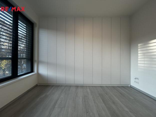 Pronájem bytu 2+kk, Praha - Karlín, U Sluncové, 56 m2