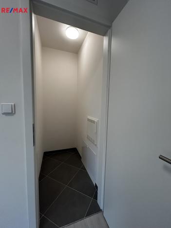 Pronájem bytu 2+kk, Praha - Karlín, U Sluncové, 56 m2