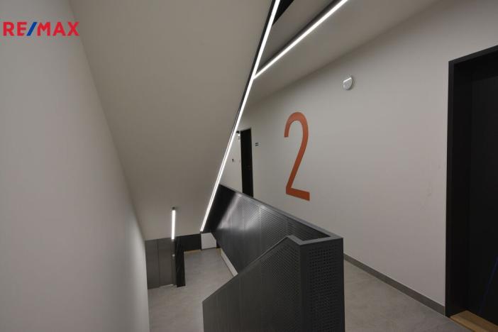 Pronájem bytu 2+kk, Praha - Karlín, U Sluncové, 56 m2