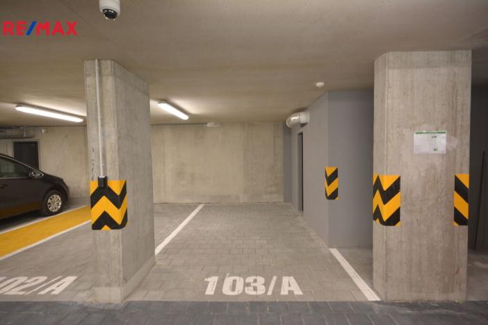 Pronájem bytu 2+kk, Praha - Karlín, U Sluncové, 56 m2