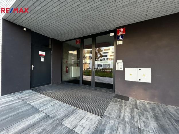 Pronájem bytu 2+kk, Praha - Karlín, U Sluncové, 56 m2