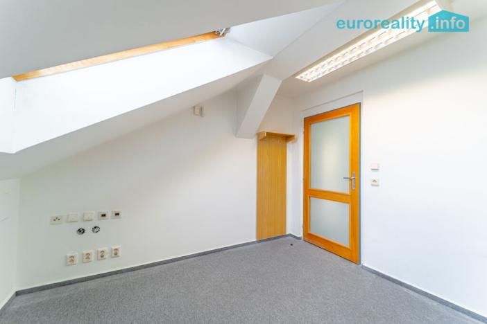 Pronájem kanceláře, Tachov, náměstí Republiky, 27 m2