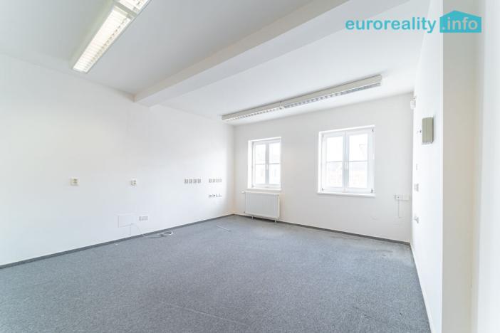 Pronájem kanceláře, Tachov, náměstí Republiky, 27 m2