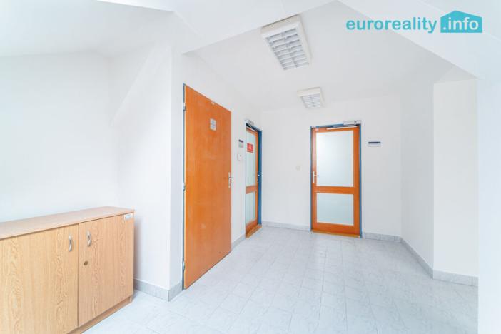 Pronájem kanceláře, Tachov, náměstí Republiky, 27 m2