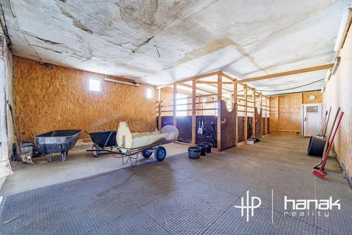 Prodej výrobních prostor, Dolany, 900 m2