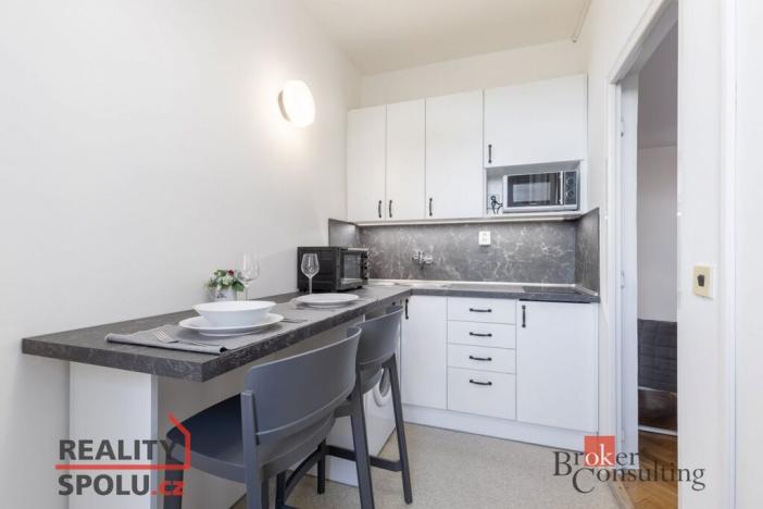 Pronájem bytu 1+1, Brno - Lesná, Halasovo náměstí, 32 m2