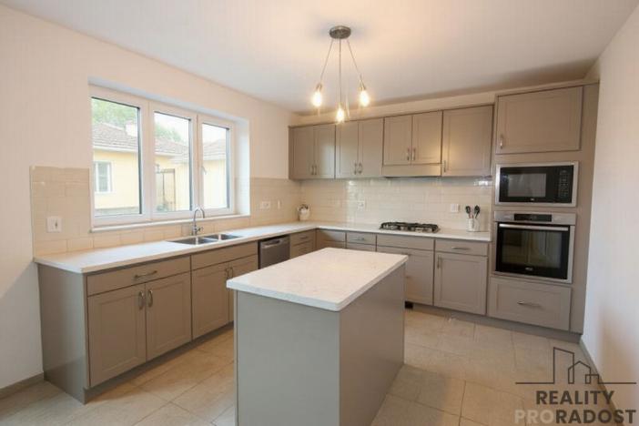 Prodej rodinného domu, Chvalovice, 213 m2