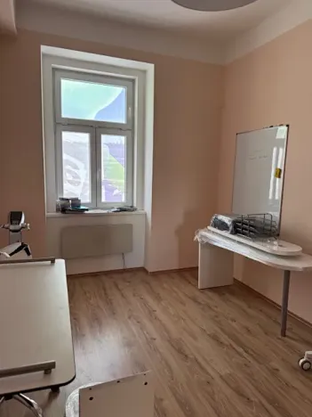 Pronájem kanceláře, Praha - Smíchov, Nádražní, 145 m2