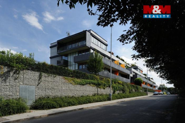 Prodej garážového stání, Praha - Břevnov, Běžecká, 18 m2