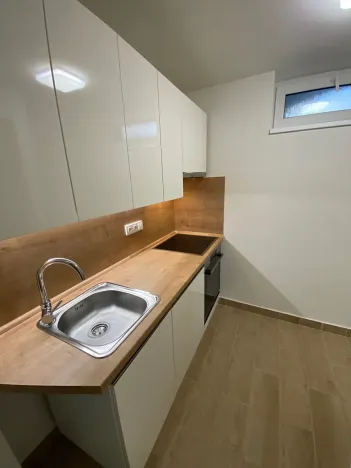 Pronájem bytu 1+kk, Zlín, Štefánikova, 30 m2