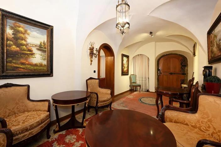 Pronájem restaurace, Praha - Malá Strana, Maltézské náměstí, 89 m2