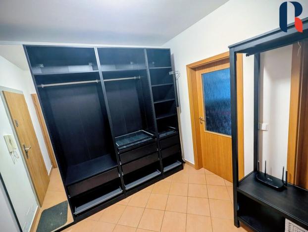 Pronájem bytu 1+kk, Praha - Holešovice, Osadní, 77 m2