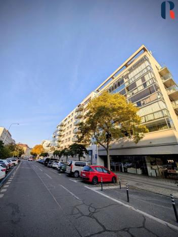 Pronájem bytu 1+kk, Praha - Holešovice, Osadní, 77 m2