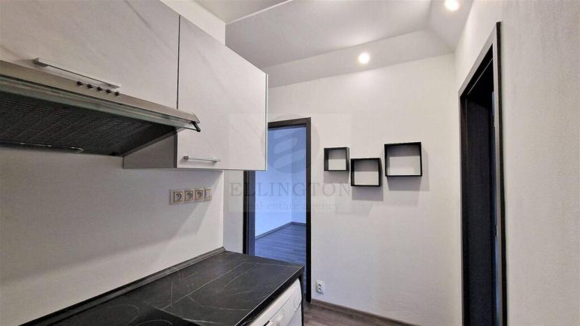 Pronájem bytu 2+1, Karlovy Vary, Charkovská, 51 m2