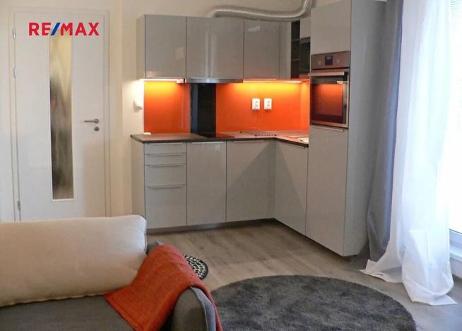 Pronájem bytu 1+kk, Praha - Malešice, Počernická, 42 m2