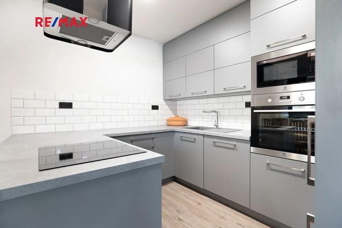 Prodej rodinného domu, Velká Dobrá, Pražská, 182 m2