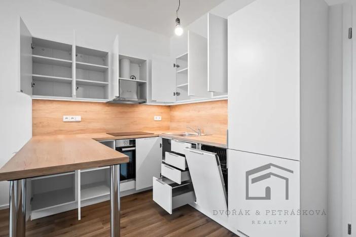 Pronájem bytu 2+kk, Praha - Vršovice, Bulharská, 46 m2