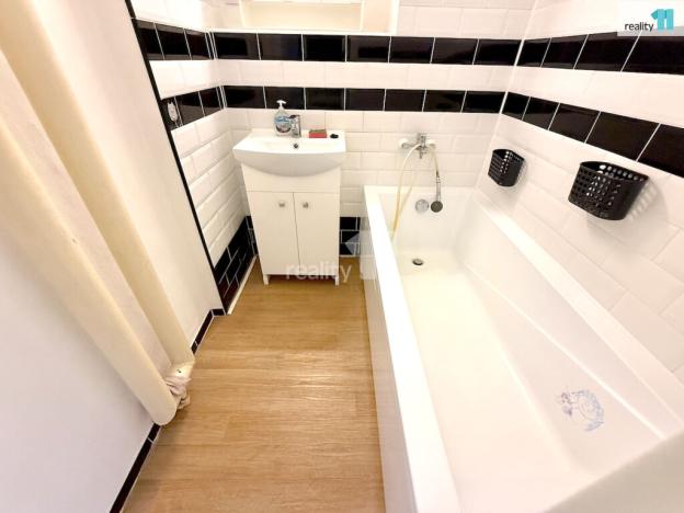 Pronájem bytu 3+1, Karlovy Vary - Rybáře, Majakovského, 79 m2