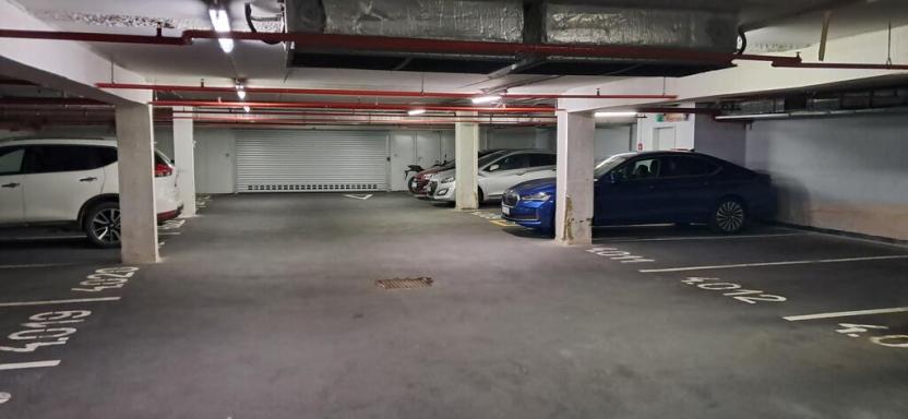 Prodej garážového stání, Praha - Strašnice, Vinohradská, 11 m2