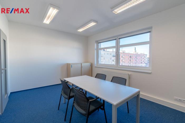 Pronájem kanceláře, Hradec Králové - Pražské Předměstí, U Koruny, 92 m2