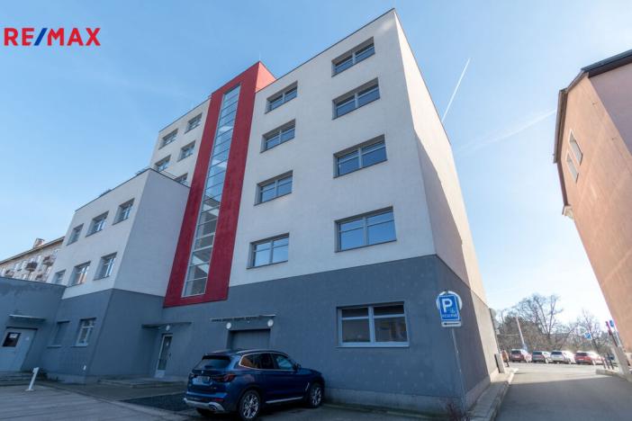 Pronájem kanceláře, Hradec Králové - Pražské Předměstí, U Koruny, 92 m2
