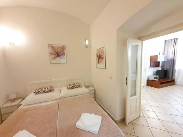 Pronájem bytu 2+kk, Praha - Nové Město, Ostrovní, 30 m2