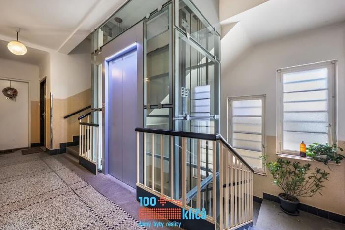 Pronájem bytu 1+kk, Praha - Holešovice, Umělecká, 37 m2