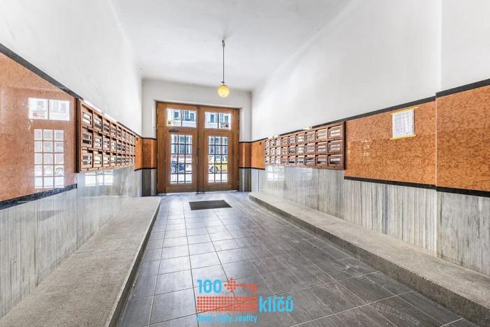 Pronájem bytu 1+kk, Praha - Holešovice, Umělecká, 37 m2