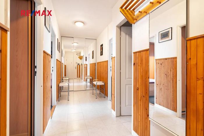 Prodej bytu 3+1, Praha - Horní Počernice, Komárovská, 67 m2