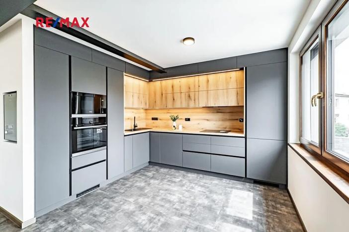 Prodej vily, Jindřichův Hradec, Spojovací, 183 m2