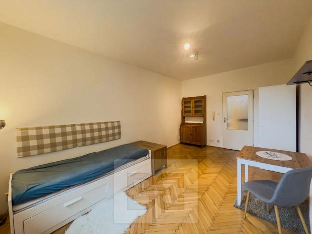 Pronájem bytu 1+kk, Praha - Vršovice, Petrohradská, 28 m2