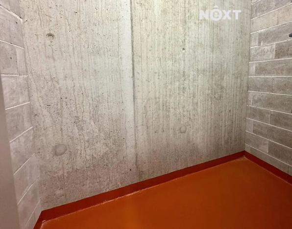 Pronájem garážového stání, Zlín, Nad Stráněmi, 18 m2