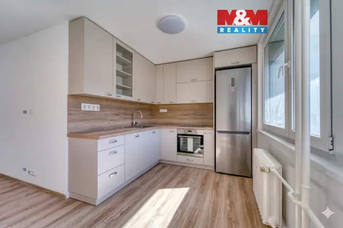 Pronájem bytu 3+kk, Praha - Karlín, U Sluncové, 65 m2