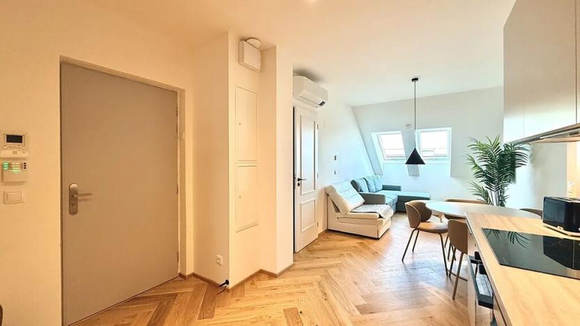 Pronájem bytu 2+kk, Praha - Vršovice, Tolstého, 48 m2