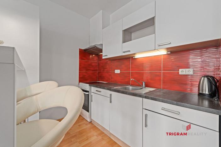 Pronájem bytu 1+kk, Hradec Králové - Třebeš, Ve Stromovce, 41 m2