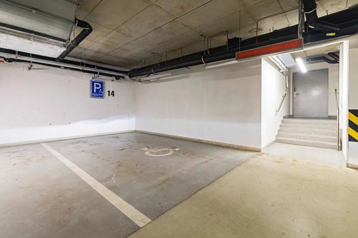 Pronájem garážového stání, Praha - Vinohrady, Italská, 20 m2